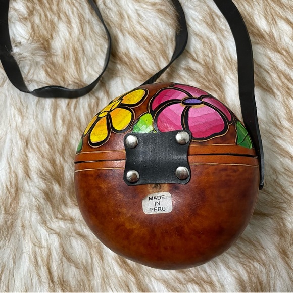 Carved coconut purse - Picture 5 of 6